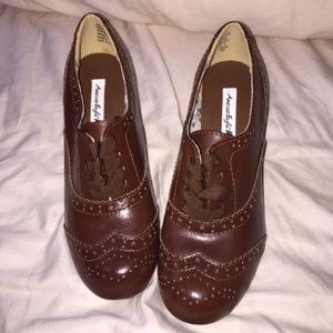 Super cute cognac Oxfords pumps